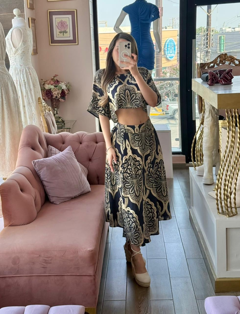 Set con estampado ornamental de caída fluida