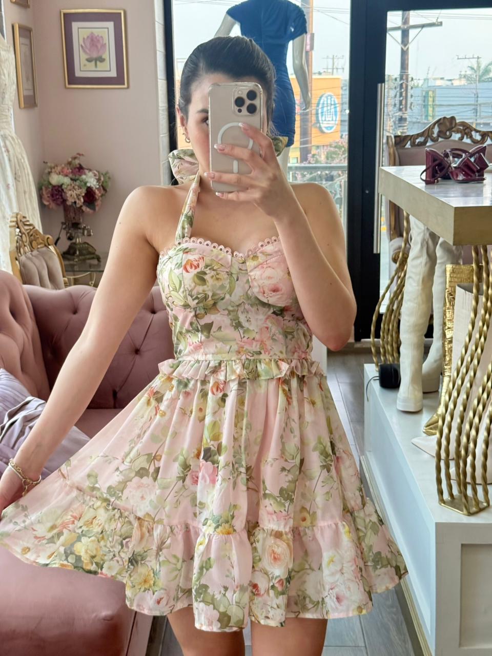 Vestido corto floral de tirantes