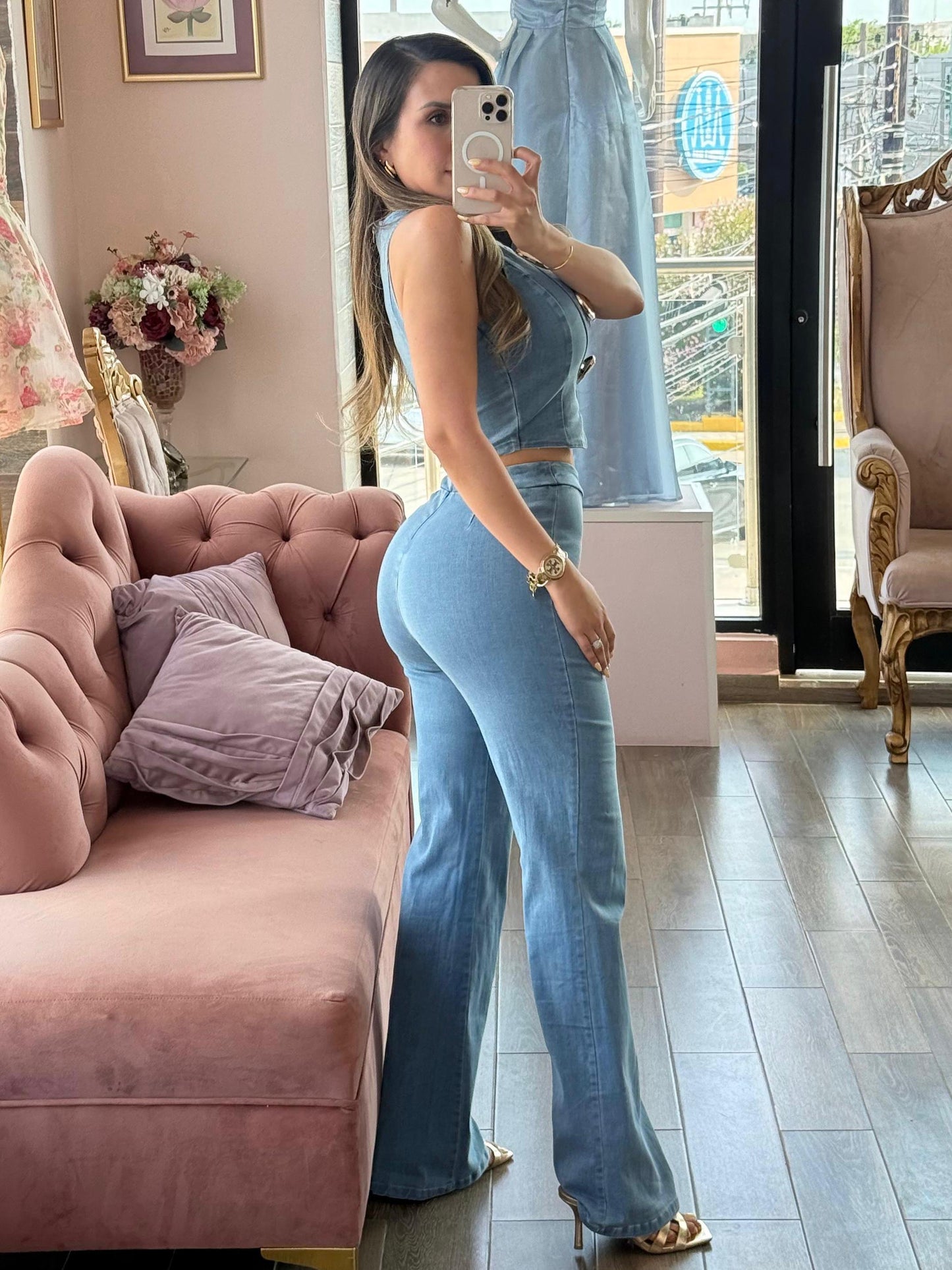 Set: Clara