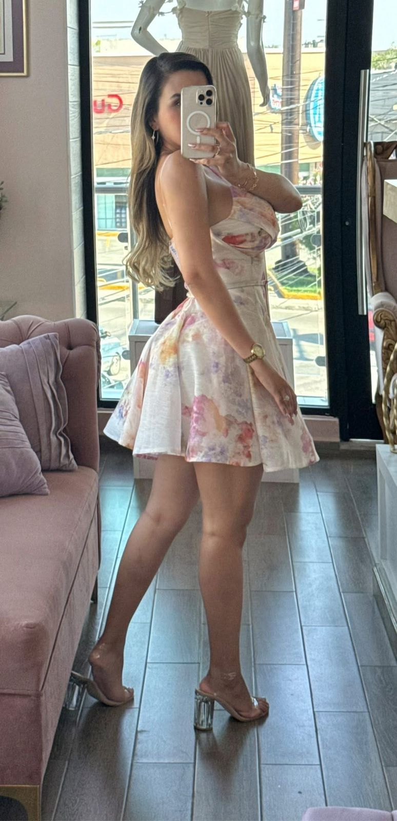 Vestido corto estampado floral y escote cruzado