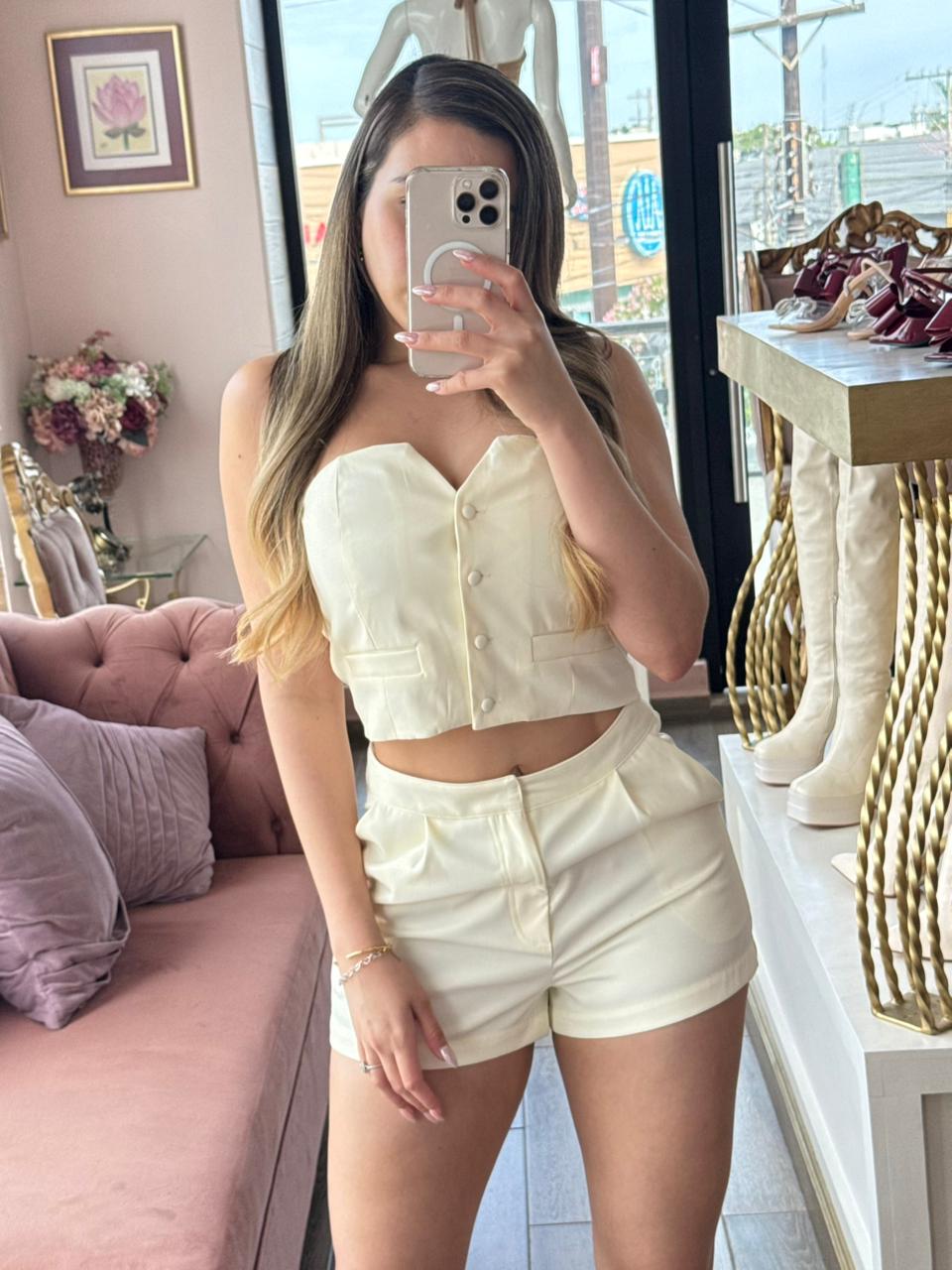 Set strapless con short de tiro alto