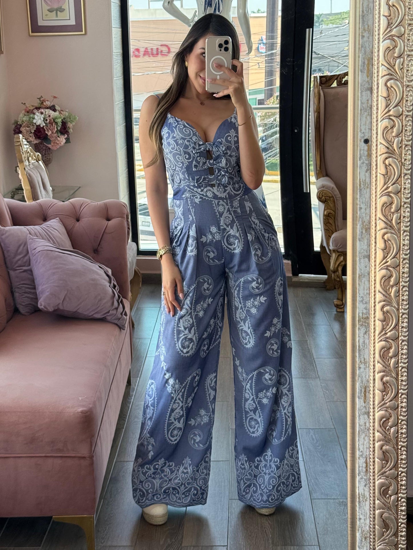 Jumpsuit: Laura