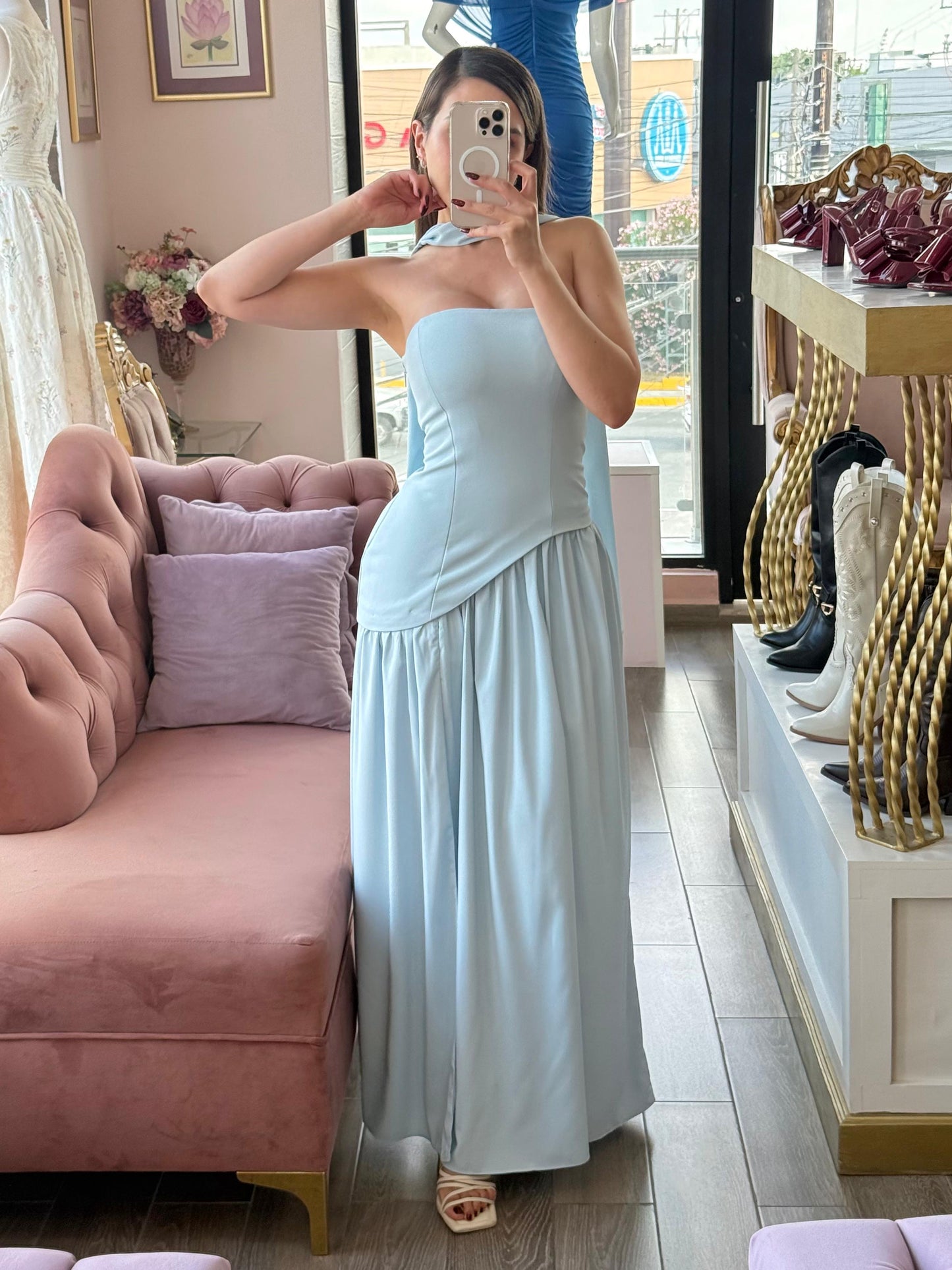 Vestido largo strapless con abertura lateral
