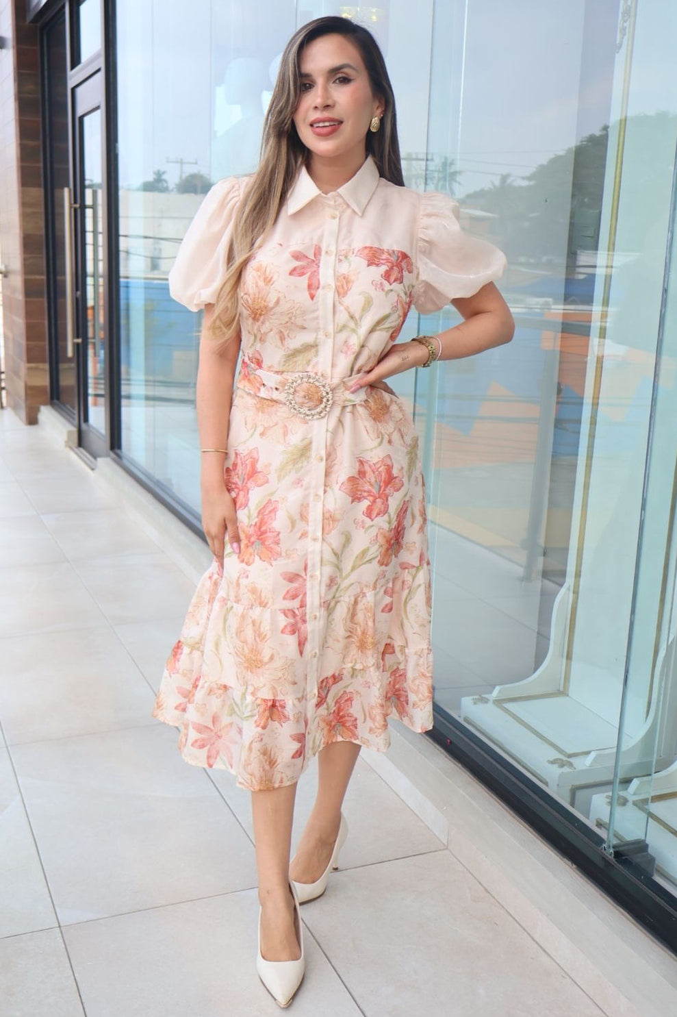 Vestido midi camisero floral de mangas abullonadas con cinto
