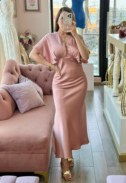 Vestido largo satinado con encaje