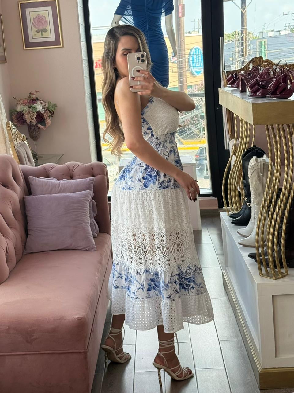 Vestido midi floral con encaje