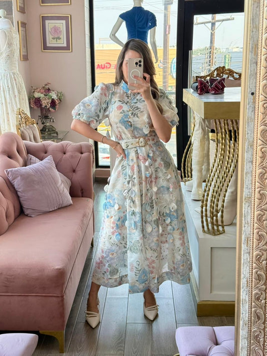 Vestido midi floral con botones y cinturón