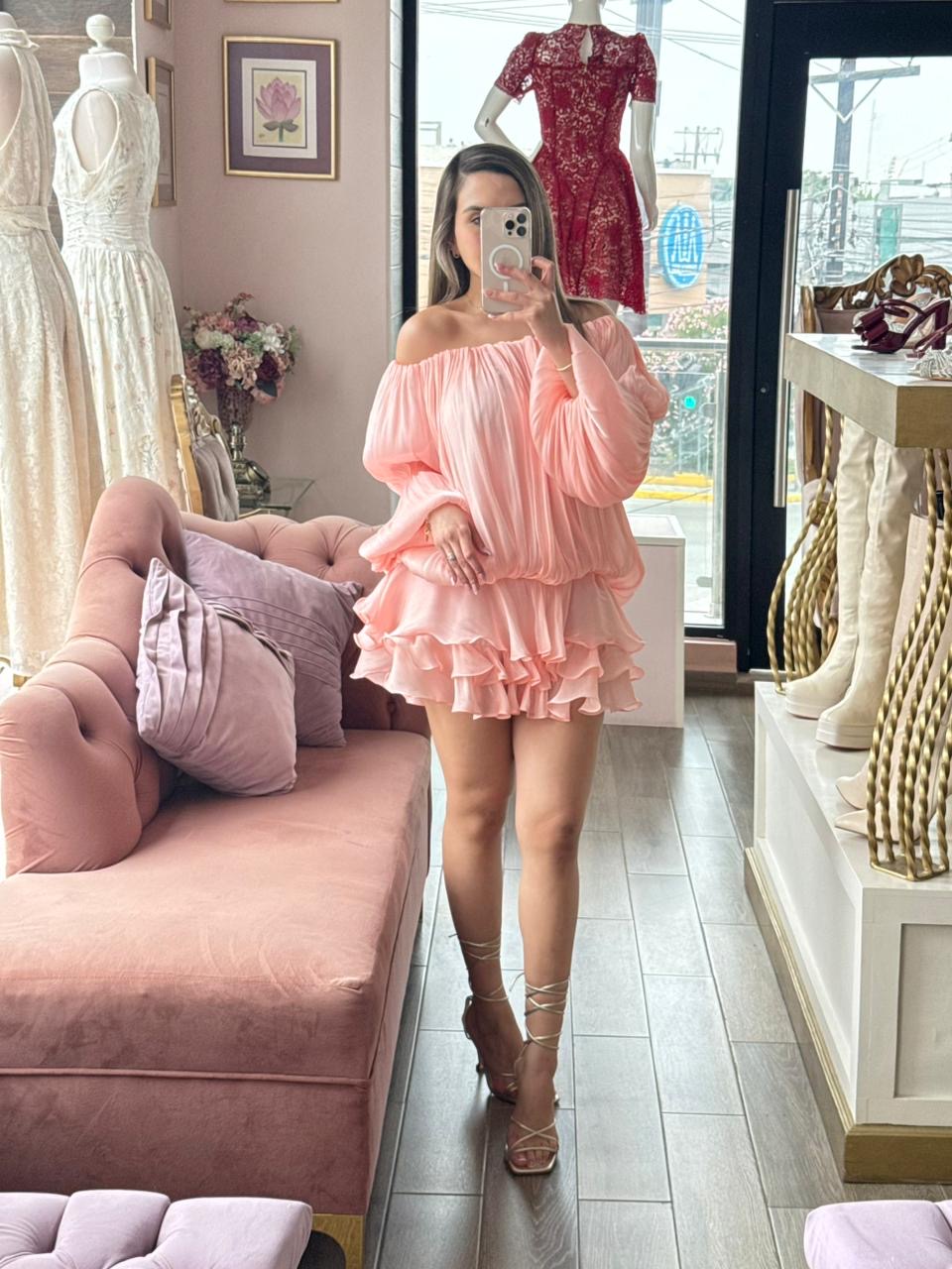 Vestido corto plisado off-shoulder