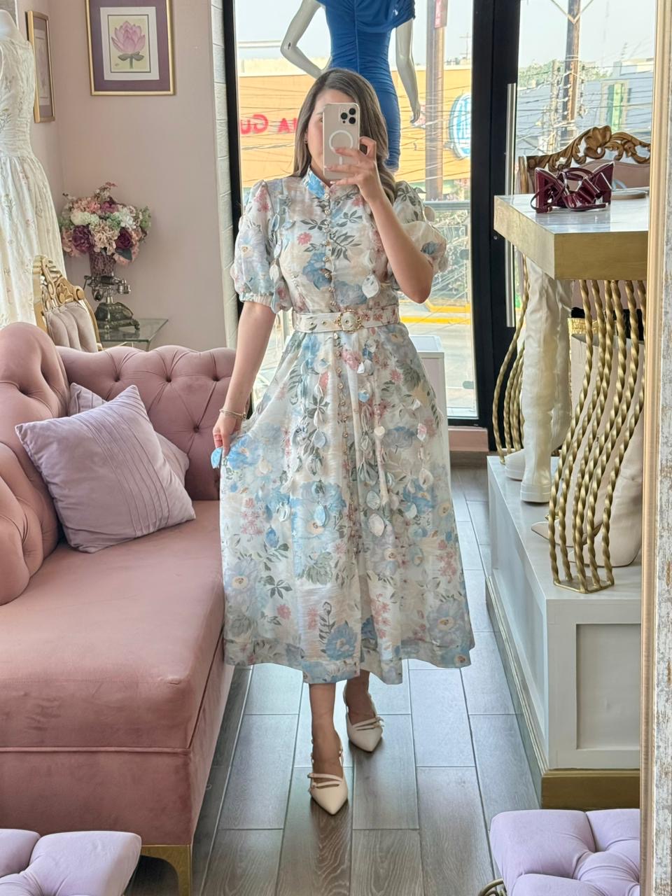 Vestido midi floral con botones y cinturón