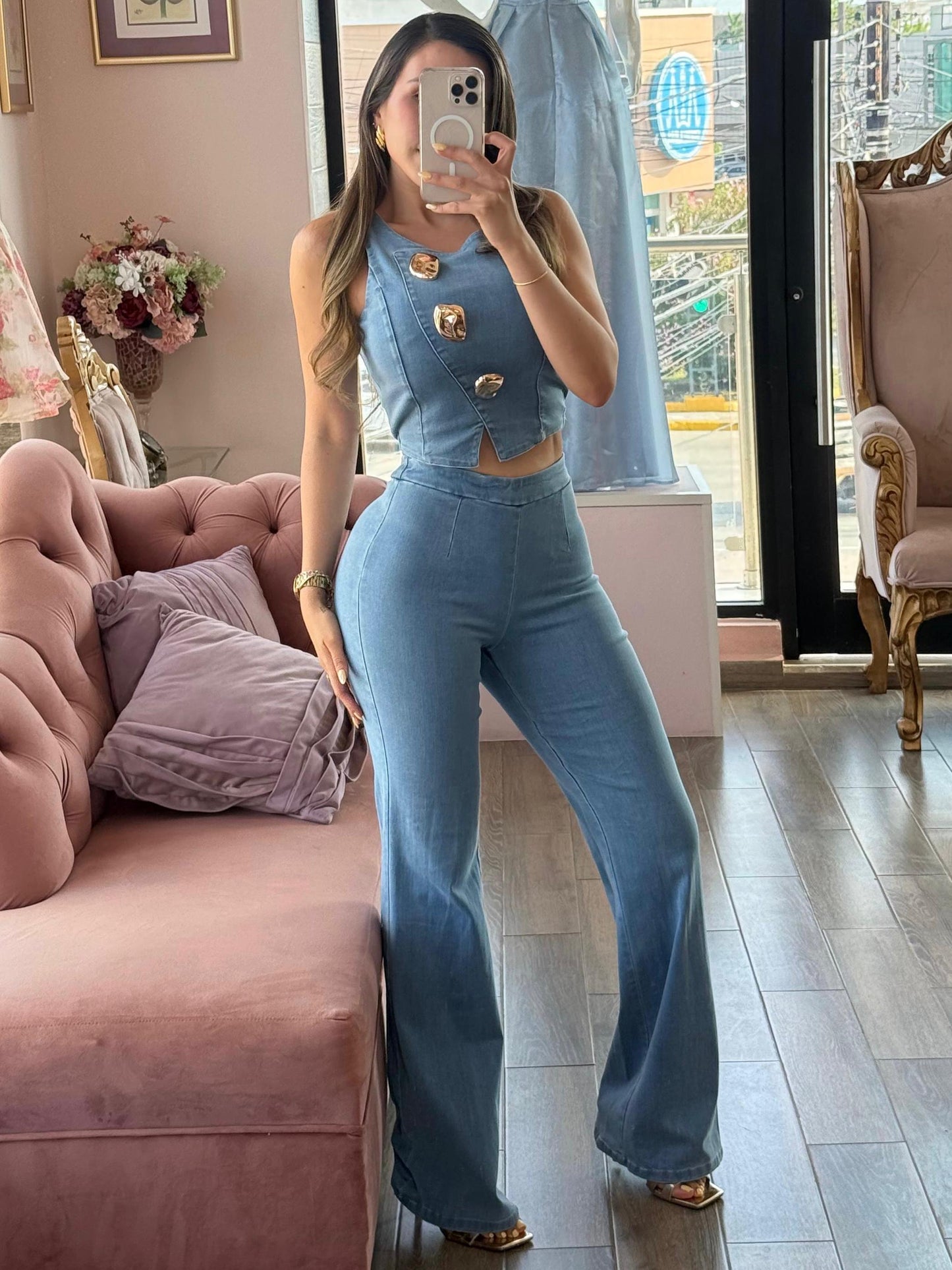 Set: Clara