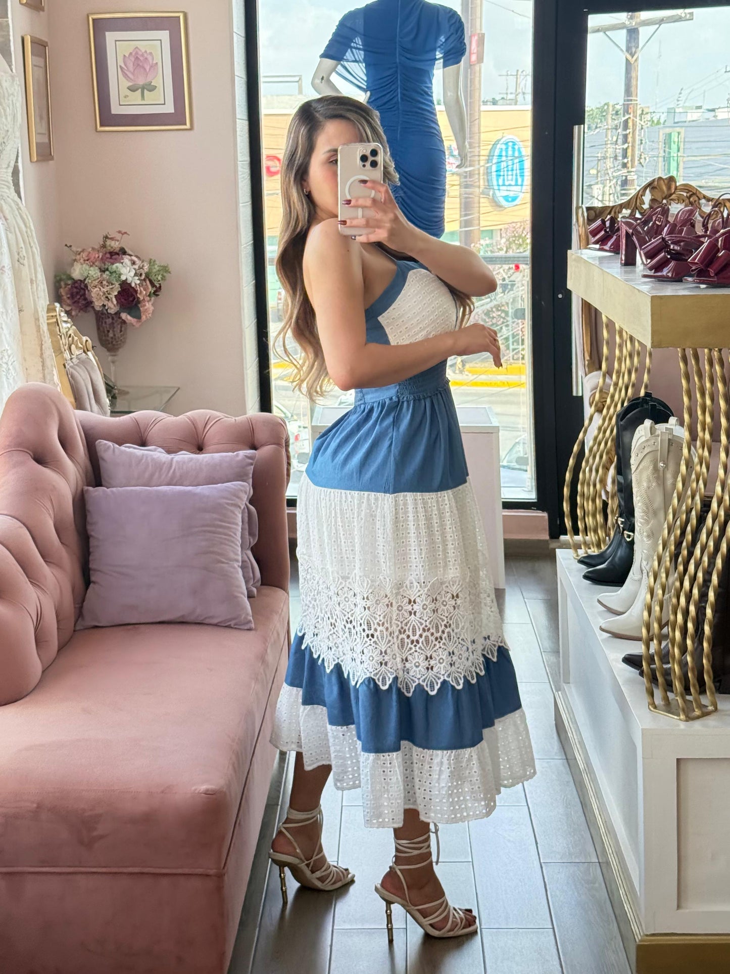 Vestido midi de tirantes con encaje