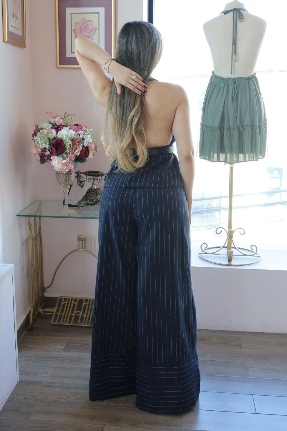 Set de rayas con top halter y pantalón de caída fluida