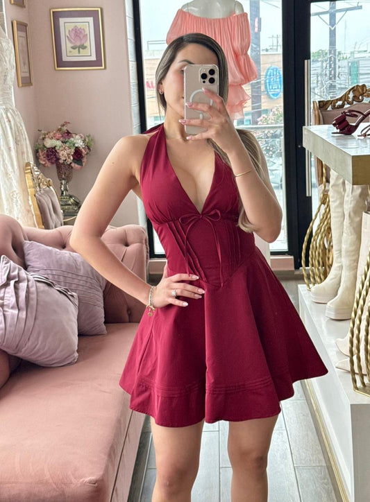 Vestido corto halter con escote V