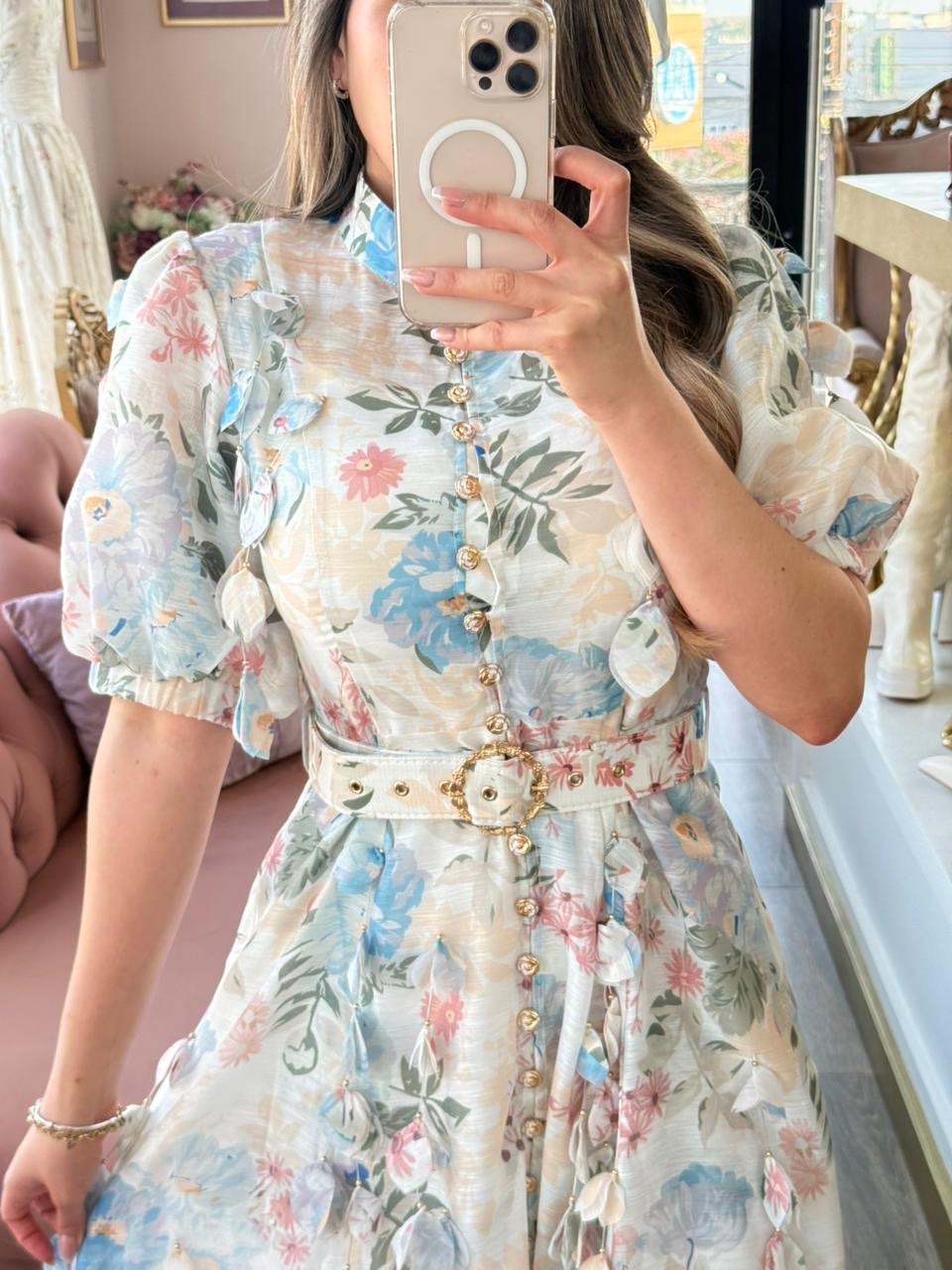 Vestido midi floral con botones y cinturón