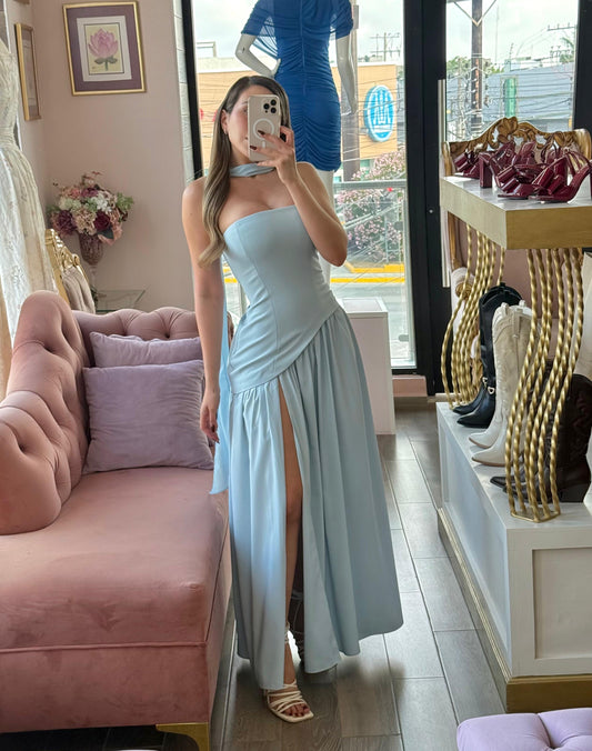 Vestido largo strapless con abertura lateral