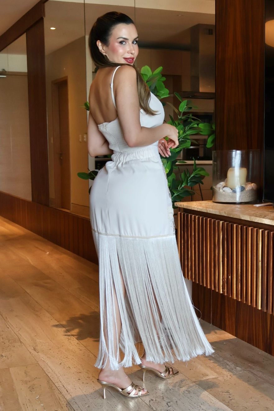 Vestido midi de tirantes escote V con flecos