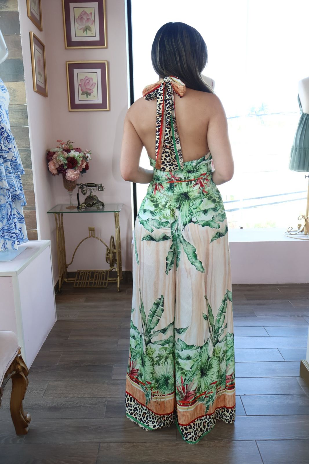 Jumpsuit largo halter con abertura frontal