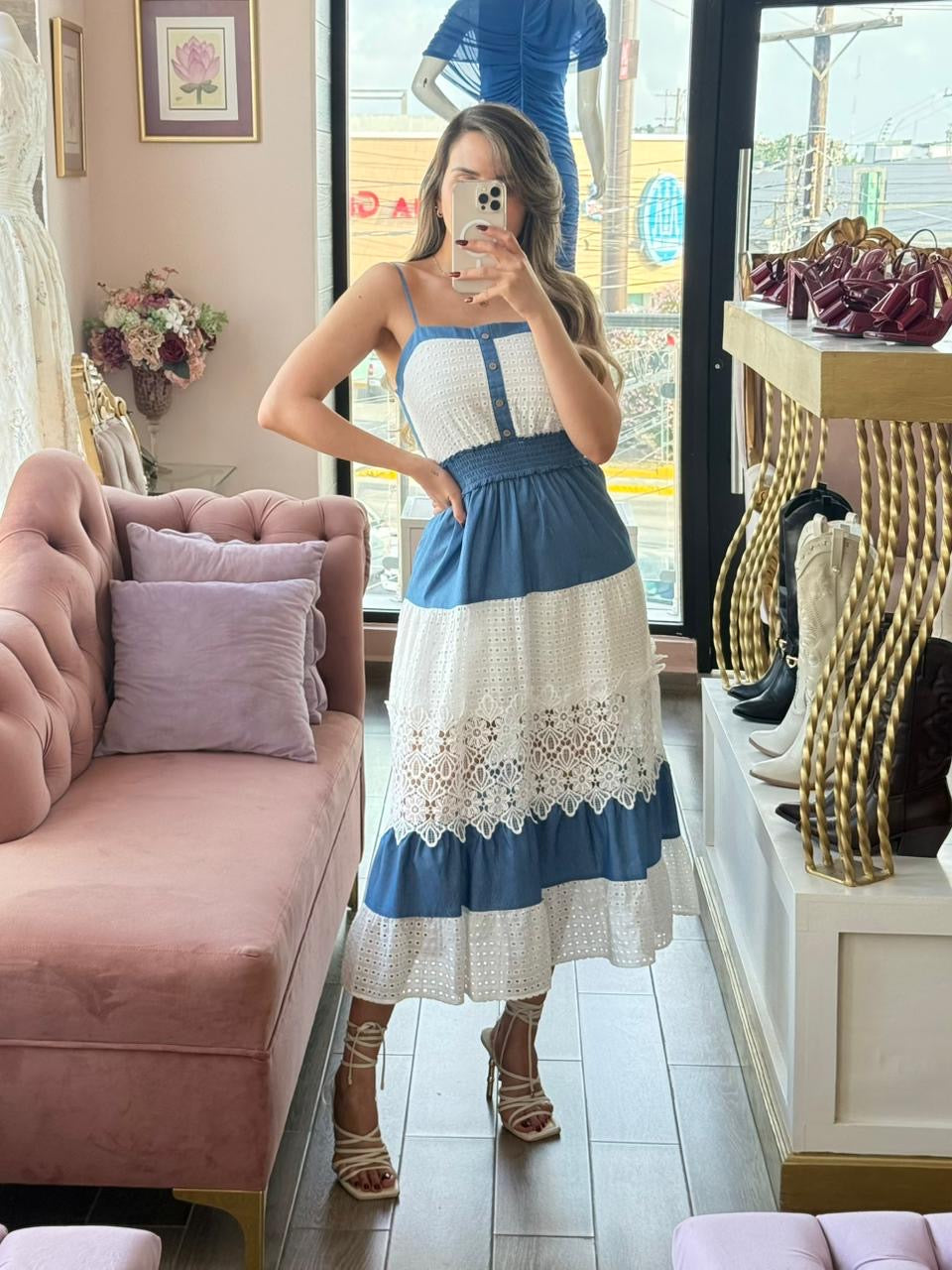 Vestido midi de tirantes con encaje