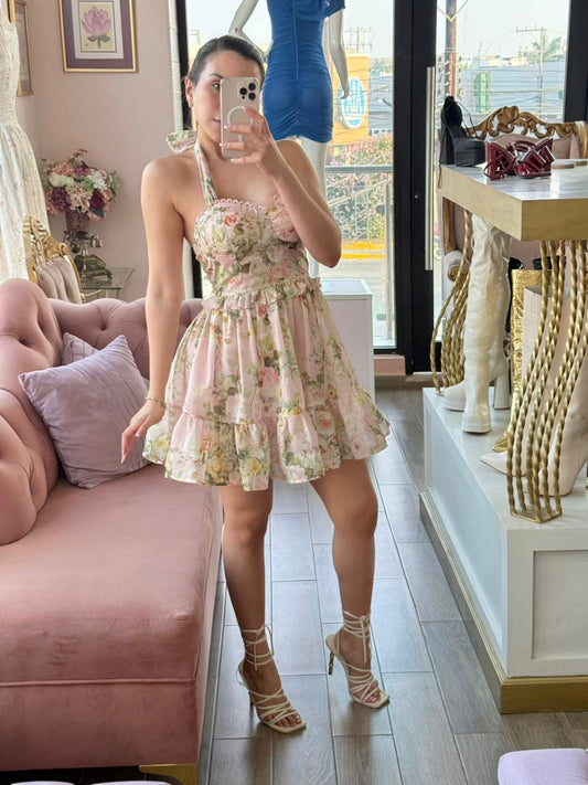 Vestido corto floral de tirantes