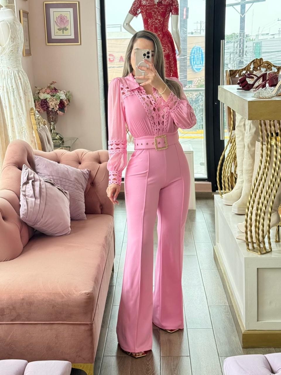 Jumpsuit con cuello camisero y escote frontal