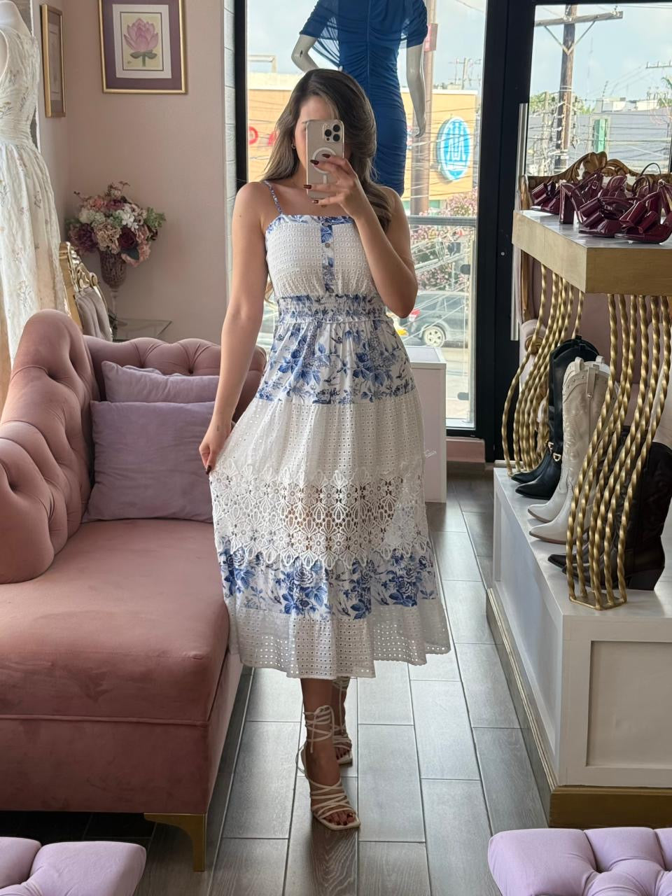 Vestido midi floral con encaje