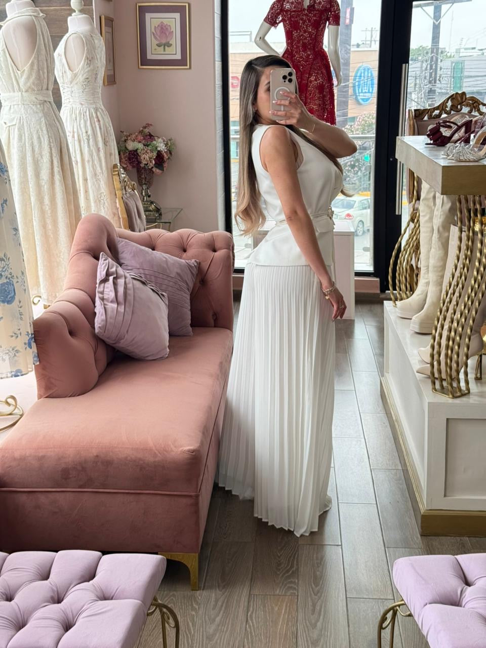 Set con blusa estructurada y pantalón palazzo plisado
