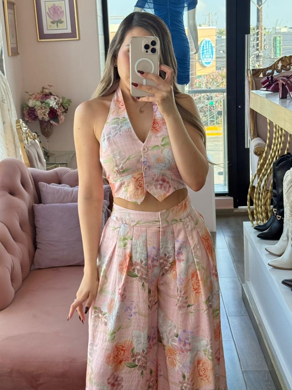 Set floral de chaleco cropped y pantalón plisado