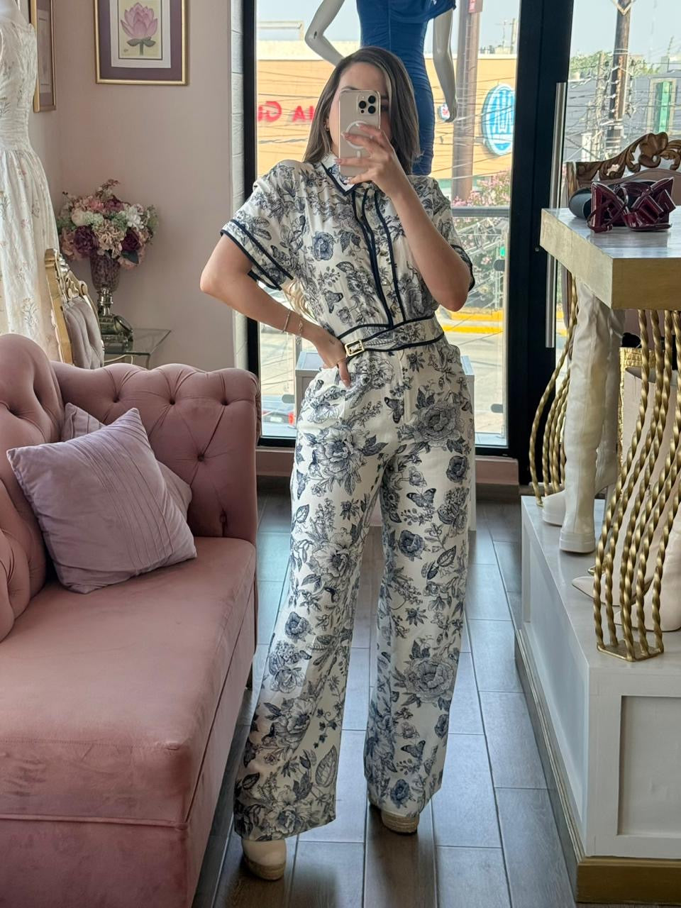 Jumpsuit de estampado floral con corte recto y escote V