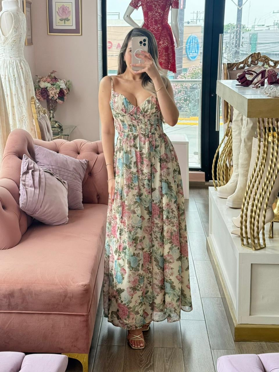 Vestido largo floral con abertura lateral