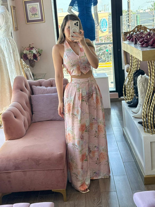 Set floral de chaleco cropped y pantalón plisado