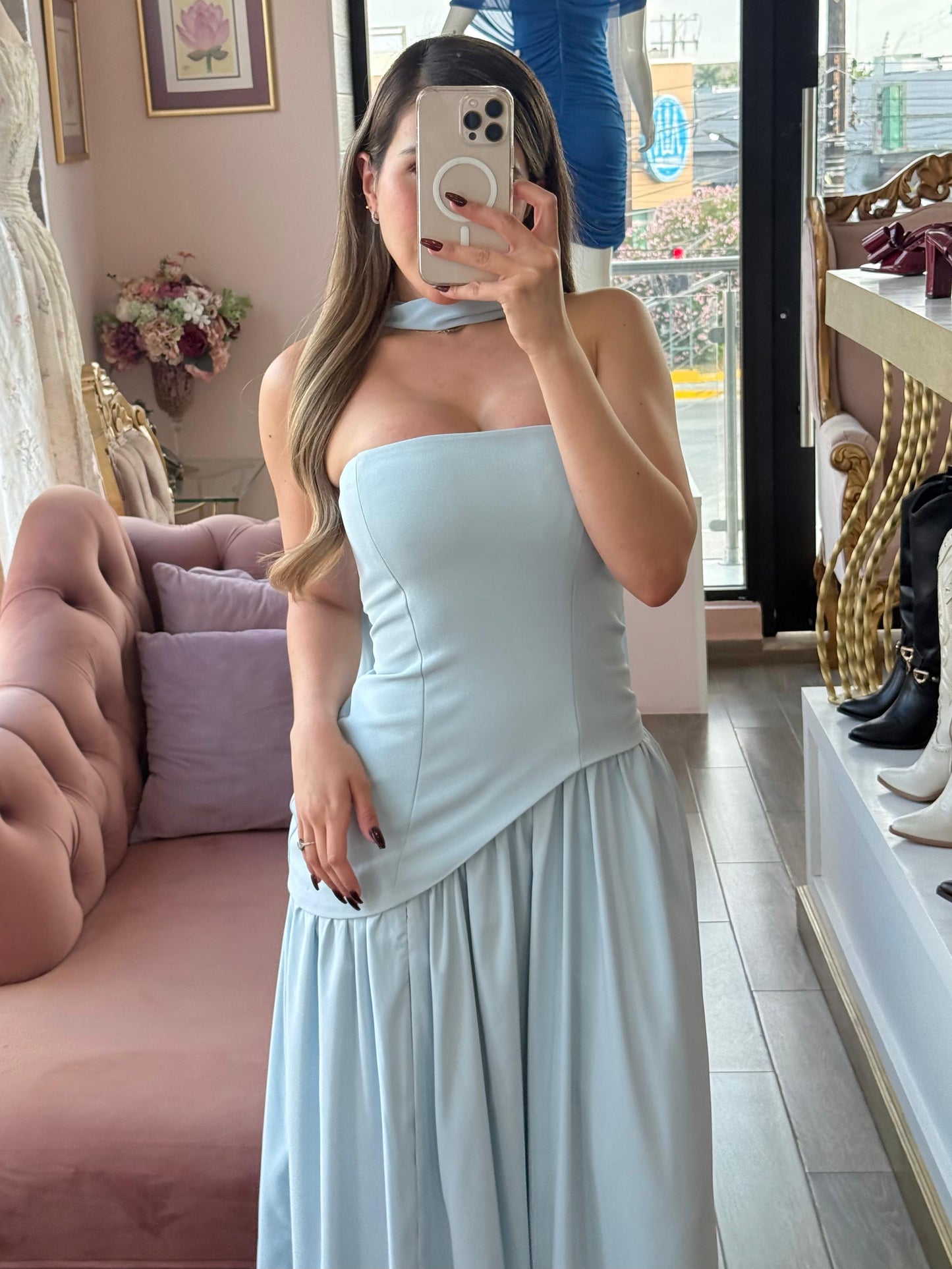 Vestido largo strapless con abertura lateral