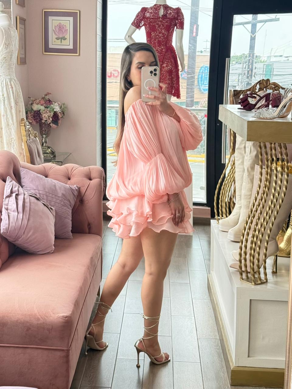 Vestido corto plisado off-shoulder