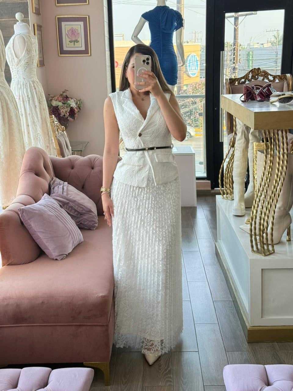 Set de chaleco y falda plisada con encaje