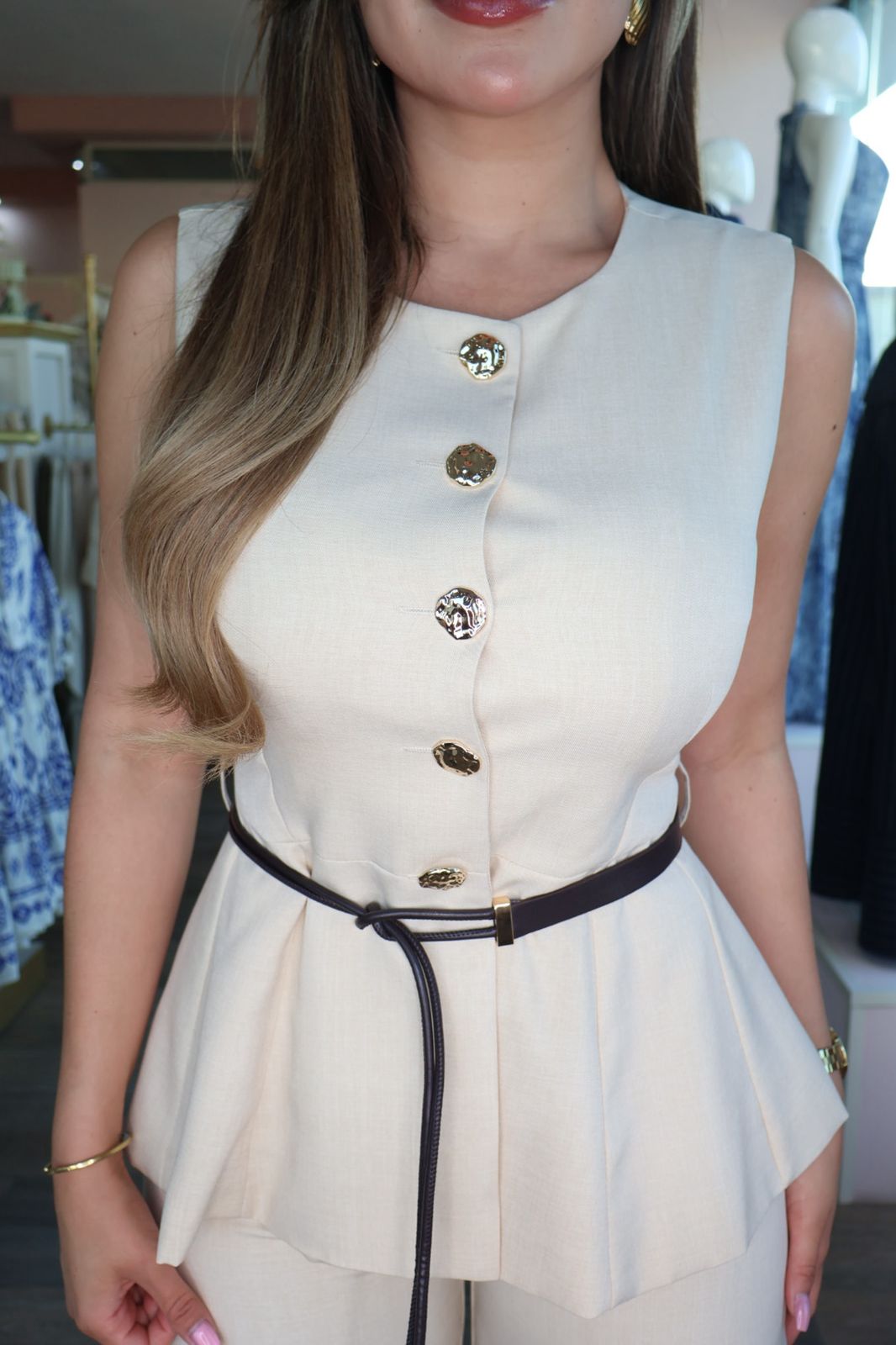 Set peplum frontal con pantalón de caída ligera