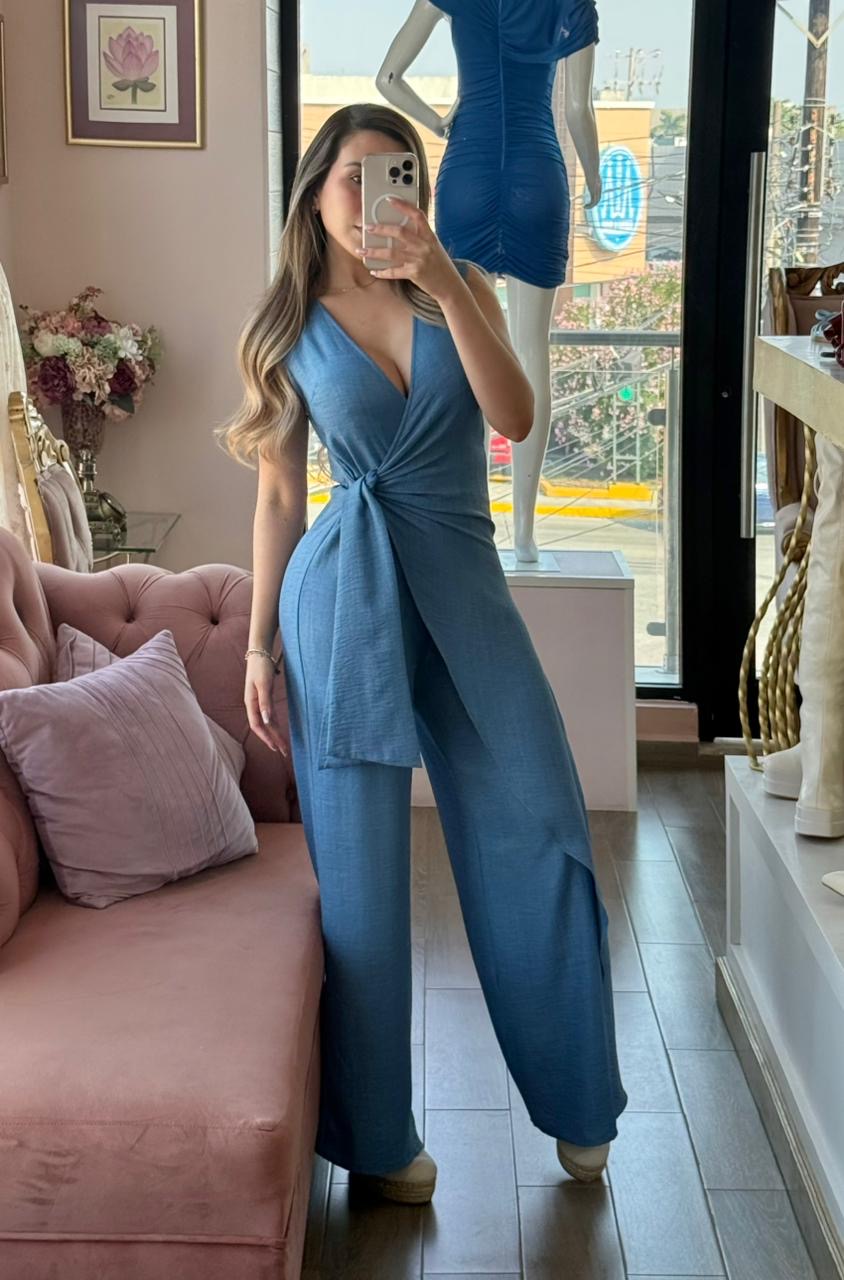 Jumpsuit con escote V y detalle drapeado