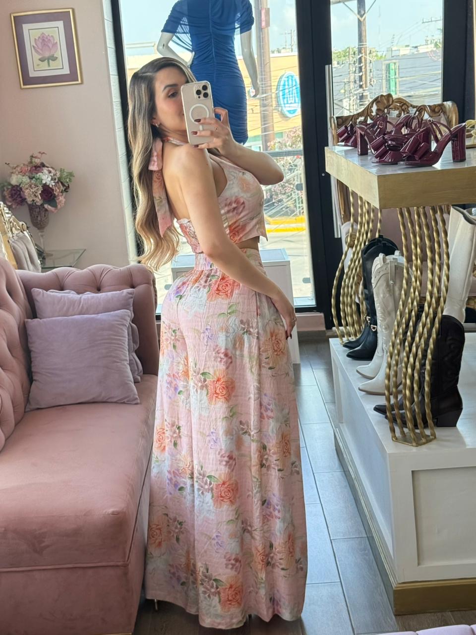 Set floral de chaleco cropped y pantalón plisado