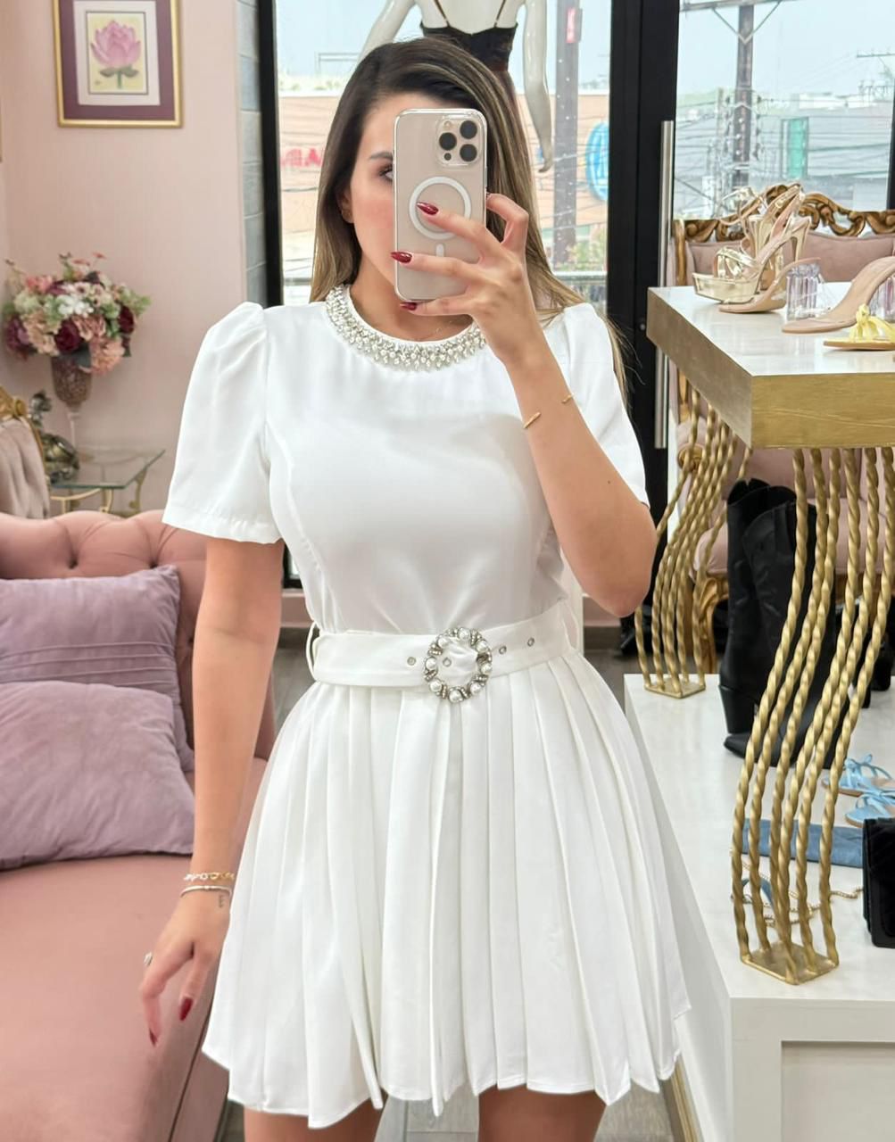 Vestido Corto con Pedrería y Cinturón