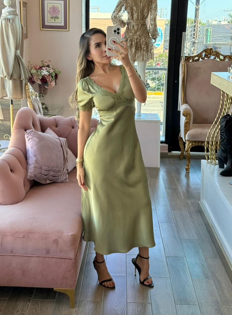 Vestido liso con encaje en el busto