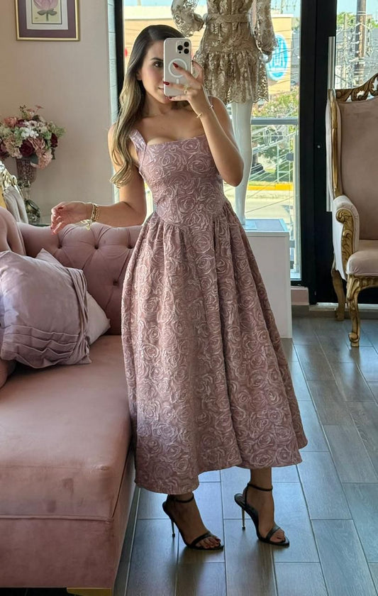 Vestido de tirantes midi con detalles florales
