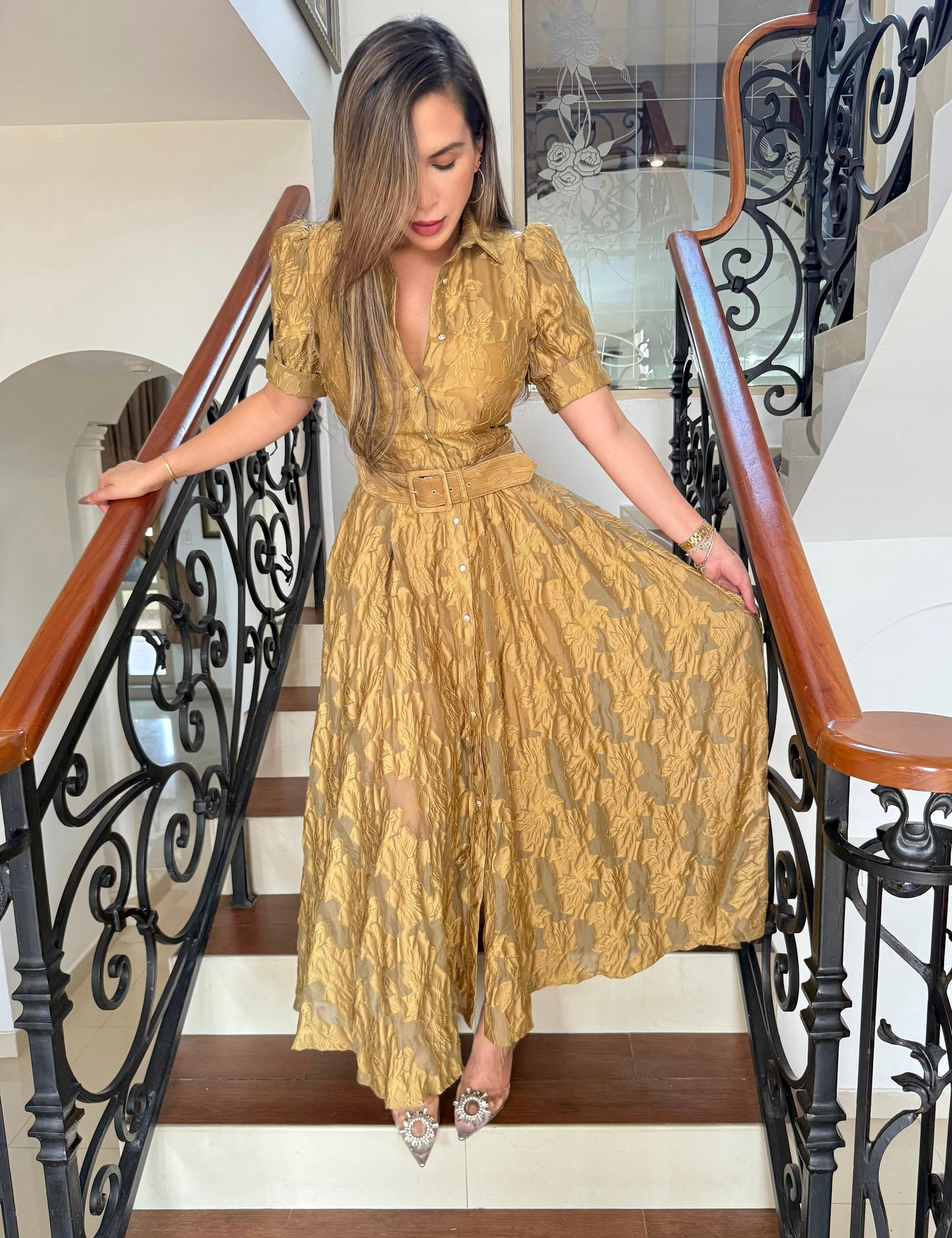 Vestido largo camisero con textura corrugada
