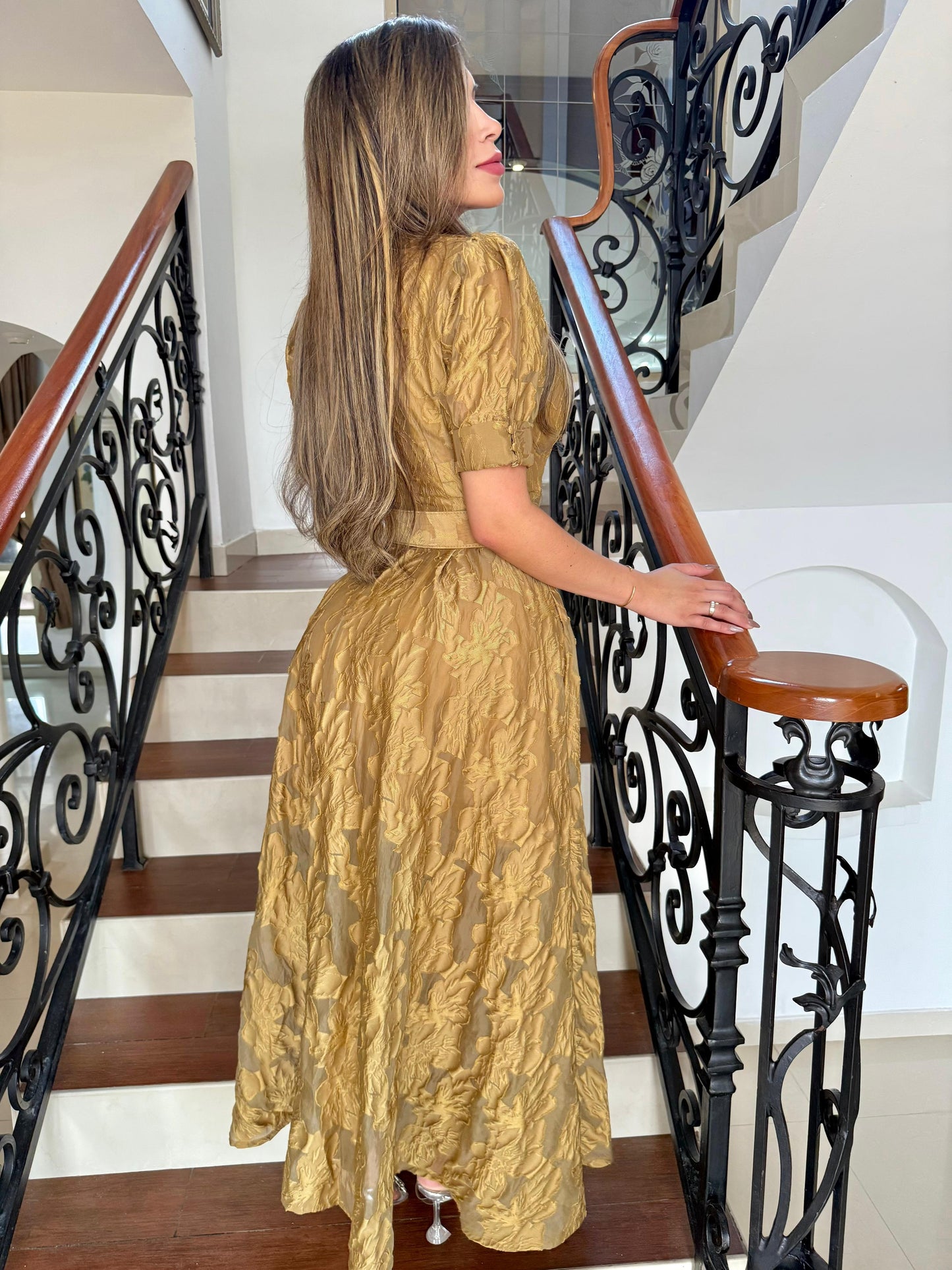 Vestido largo camisero con textura corrugada