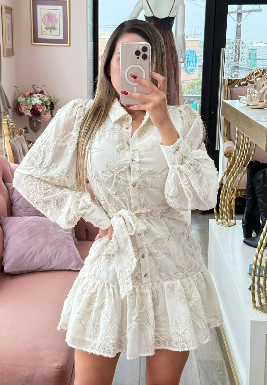 Vestido corto manga larga con cuello