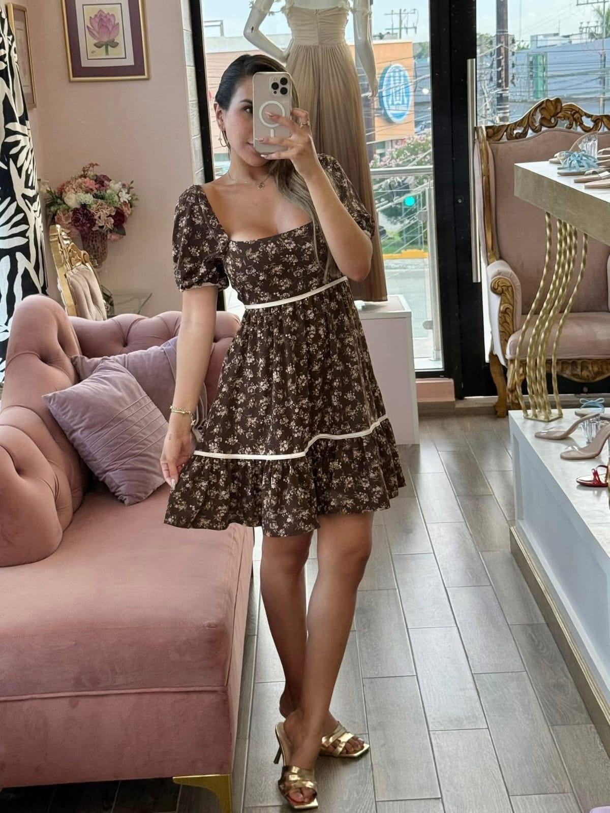 Vestido corto café estampado floral