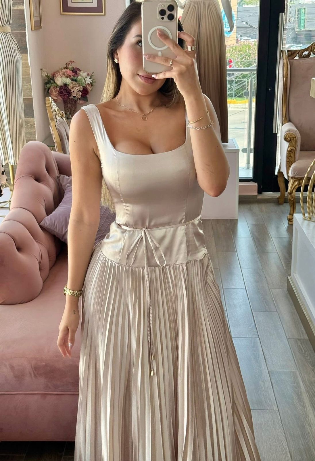 Vestido largo corsé lizo y falda plisada