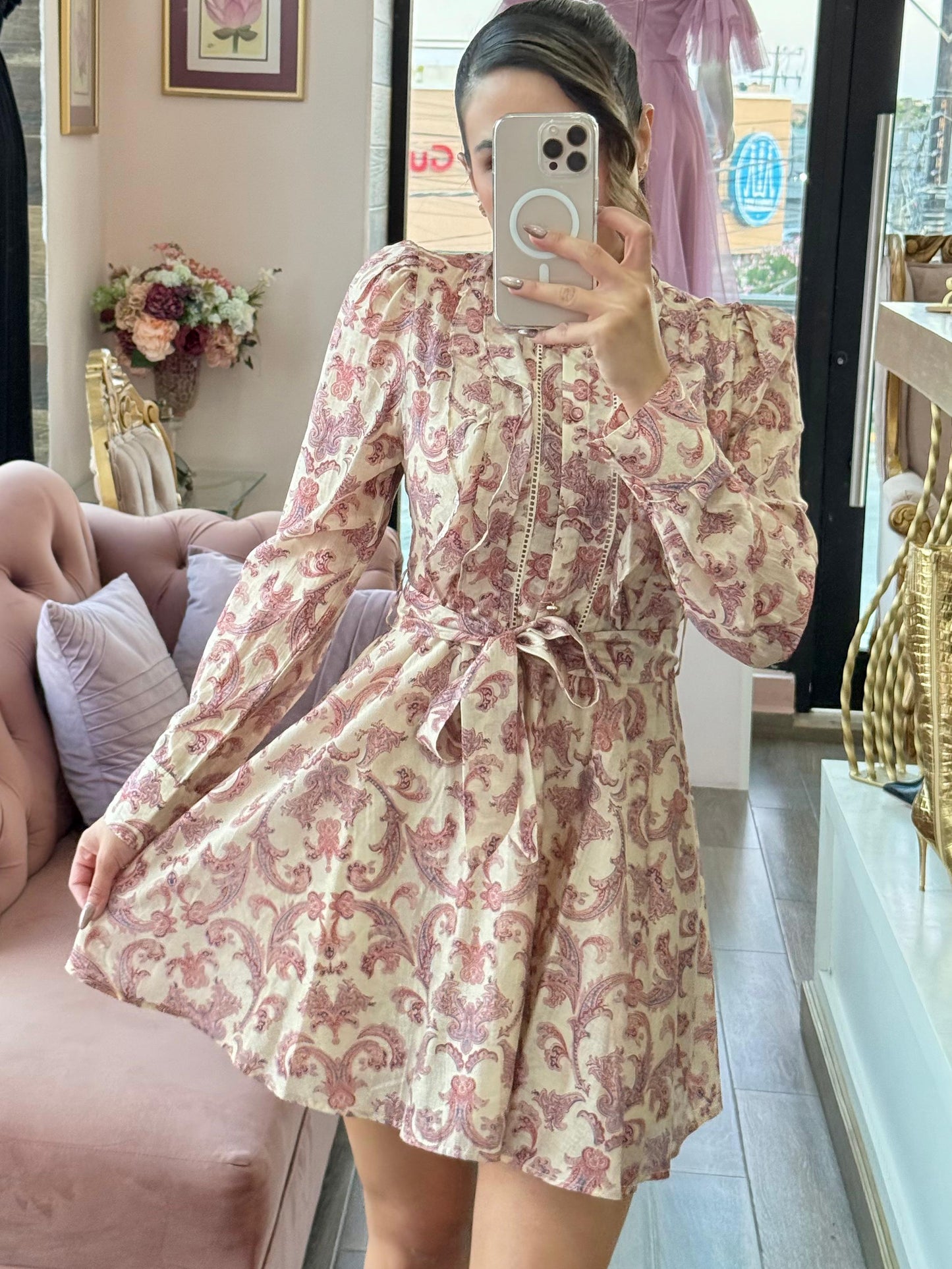 Vestido corto con estampado paisley ornamental