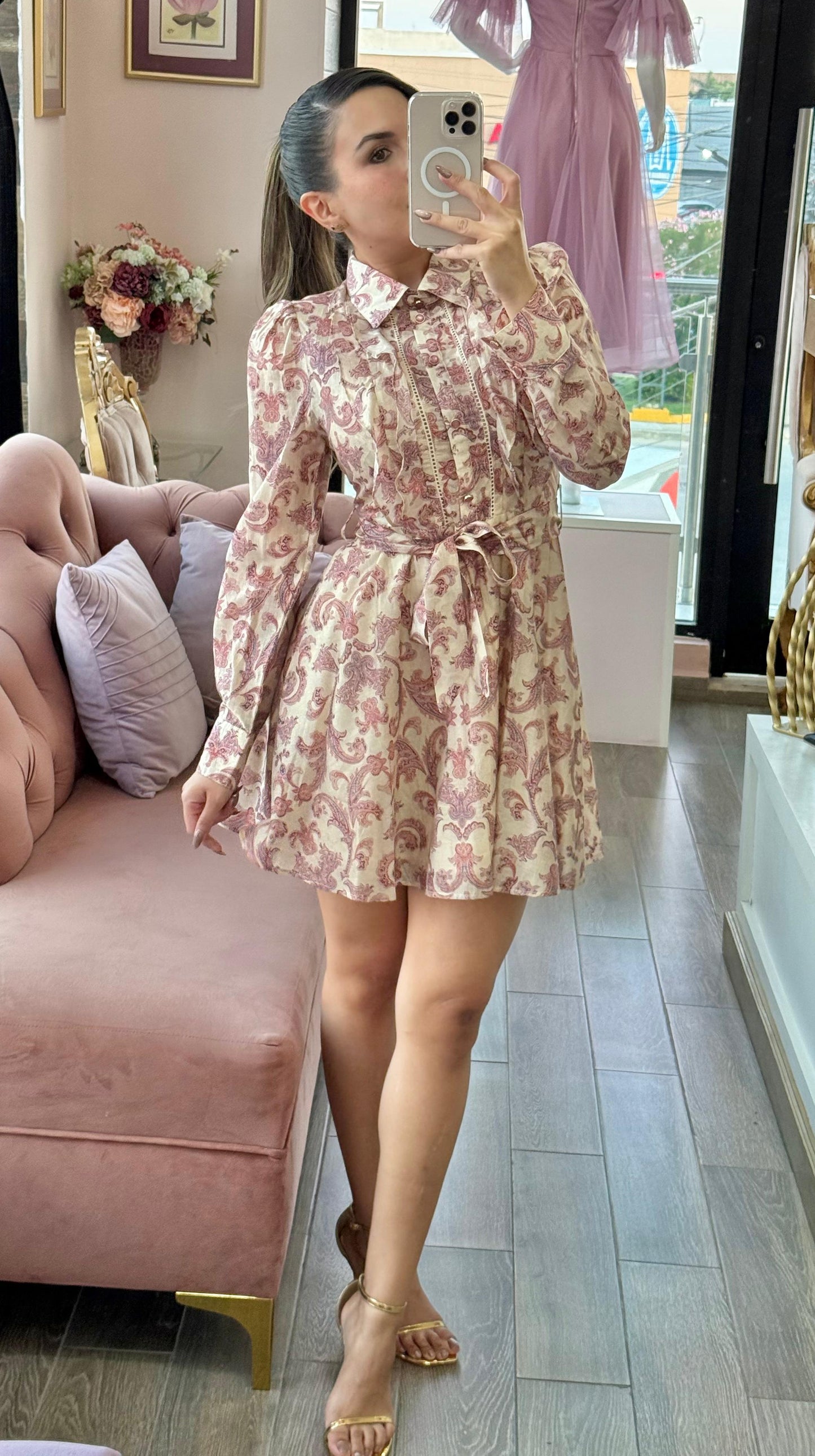 Vestido corto con estampado paisley ornamental