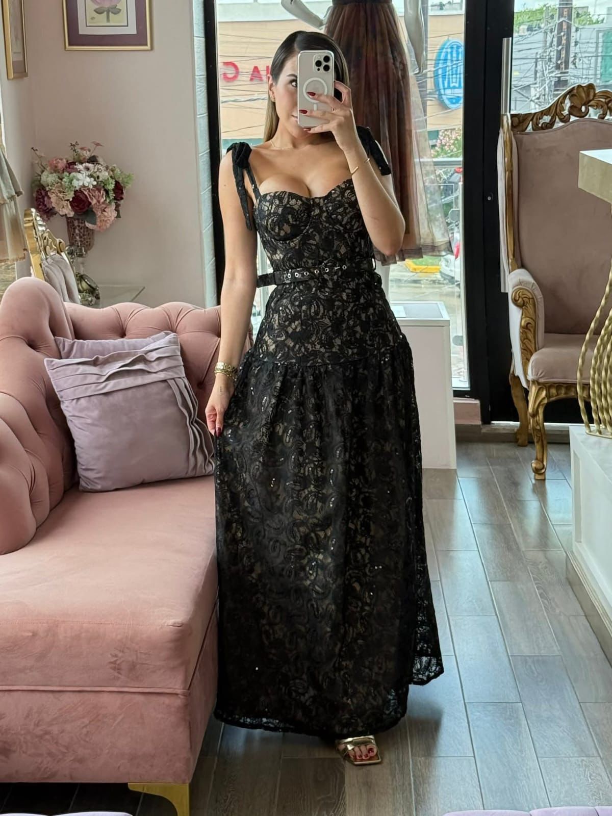 Vestido largo de lentejuela con escote corazón