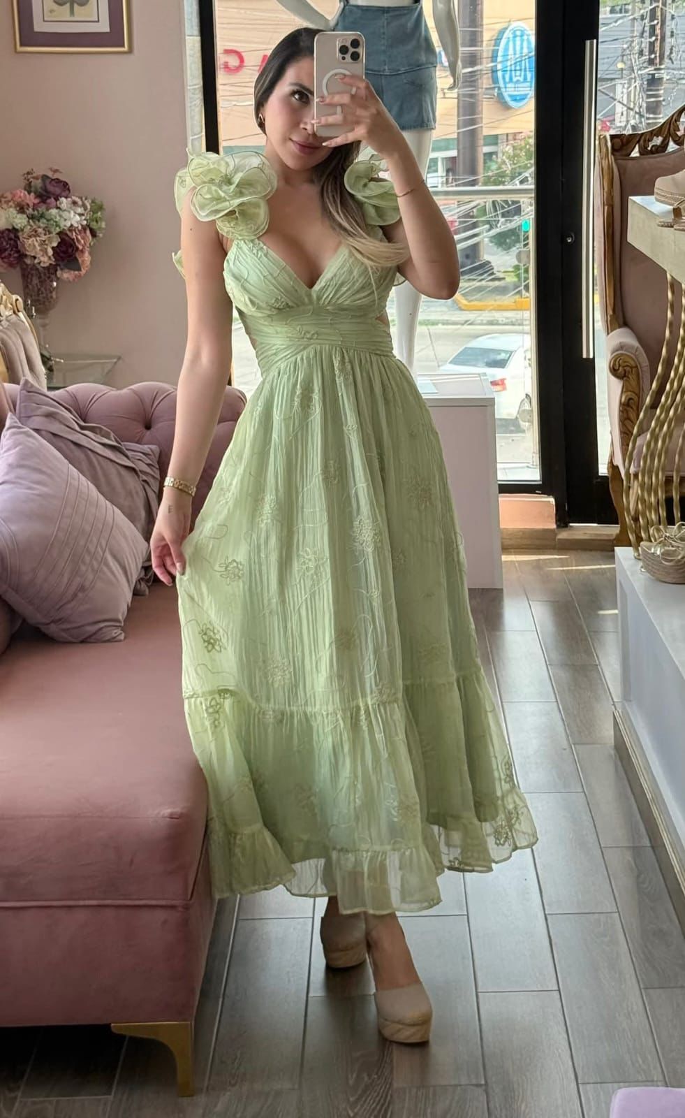 Vestido largo con abertura en espalda y jaretas