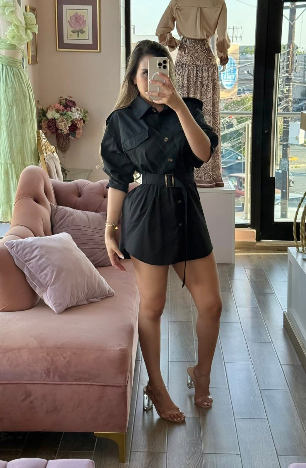 Vestido corto camisero y cinto