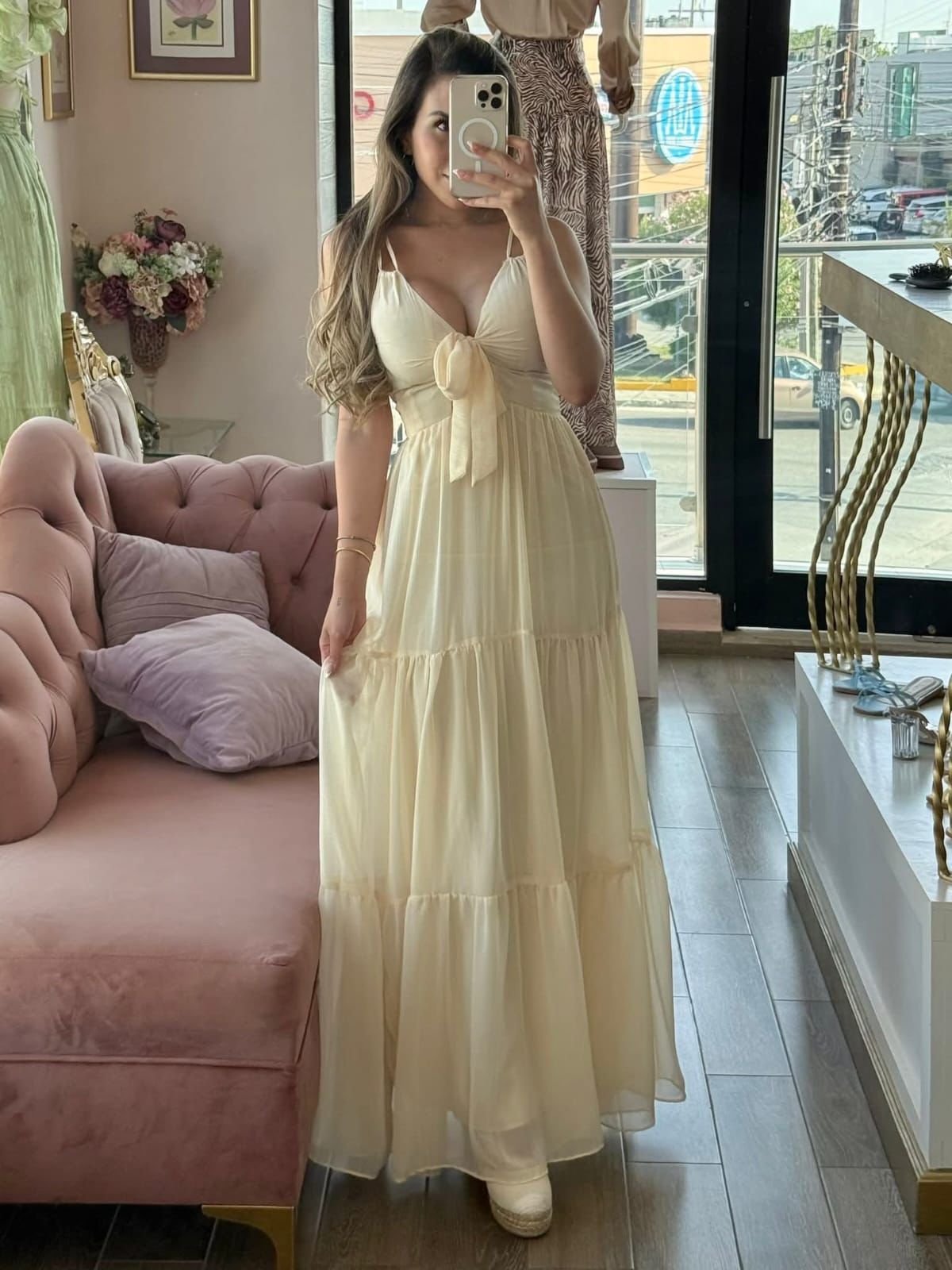 Vestido largo de tirantes con nudo en el busto